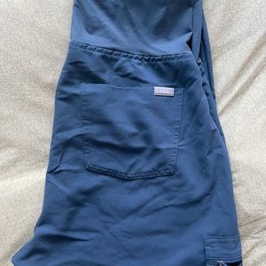 Figs Dark Harbor Maternity Zamora’s and Jundah top